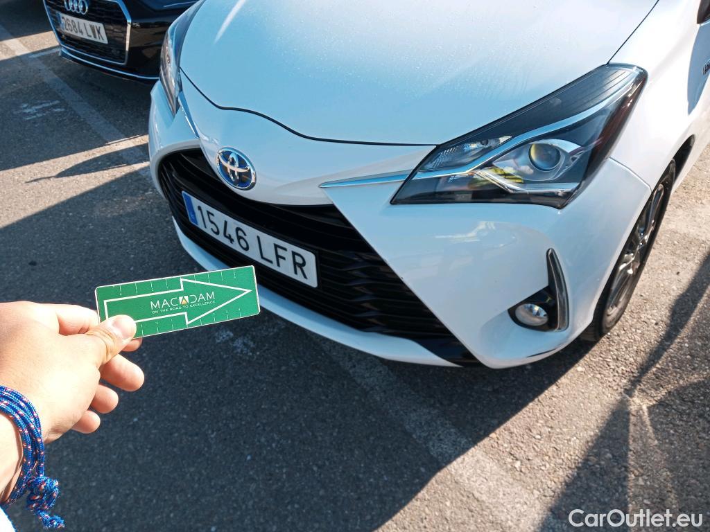  Toyota  Yaris TOYOTA  / 2017 / 5P / berlina con portón 1.5 100H Active #6