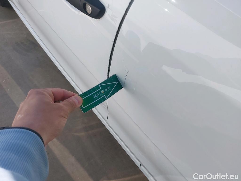  Citroen  C3 CITROEN  / 2016 / 5P / berlina comercial BlueHDi 73KW (100CV) S&S Comercial #16