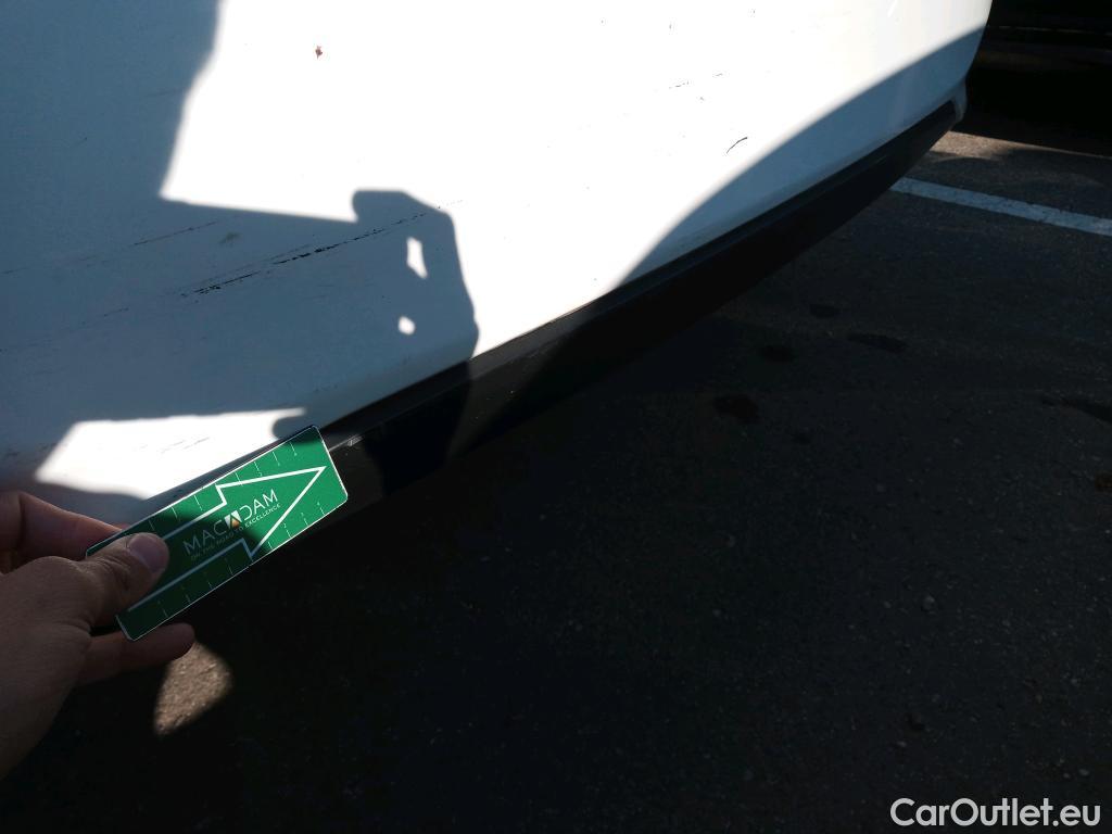  Toyota  Yaris TOYOTA  / 2017 / 5P / berlina con portón 1.5 100H Active #4