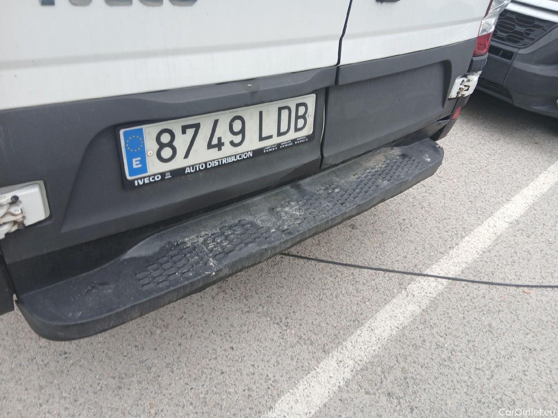  Iveco  Daily IVECO  / 2019 / 4P / furgón 2.3 TD 35S 16 V 3520L/H2 12 M3 #46