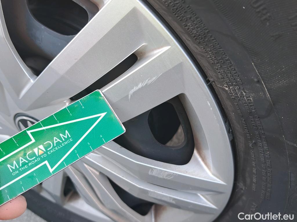  Volkswagen  Polo VOLKSWAGEN  / 2017 / 5P / berlina con portón Edition 1.0 59kW (80CV) (VEHICULO COMERCIAL) #49