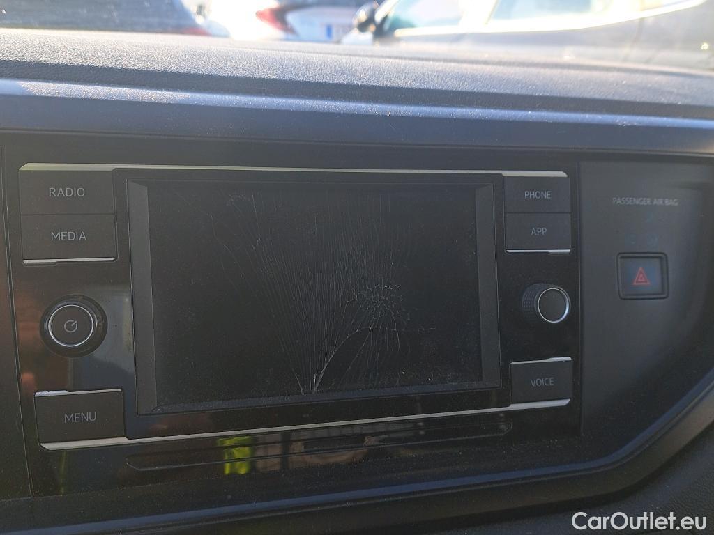  Volkswagen  Polo VOLKSWAGEN  / 2017 / 5P / berlina con portón Edition 1.0 59kW (80CV) (VEHICULO COMERCIAL) #1