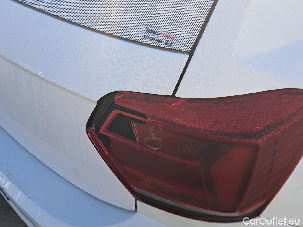  Volkswagen  Polo VOLKSWAGEN  / 2017 / 5P / berlina con portón Edition 1.0 59kW (80CV) (VEHICULO COMERCIAL) #7