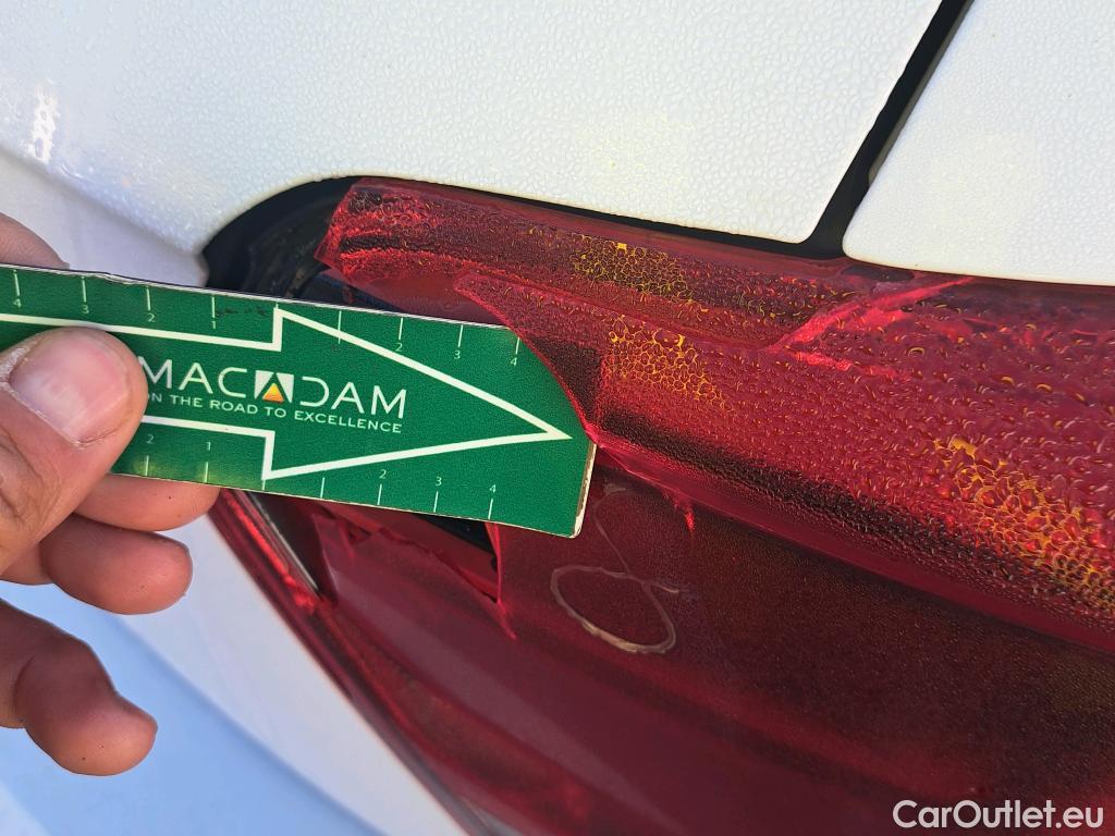  Volkswagen  Polo VOLKSWAGEN  / 2017 / 5P / berlina con portón Edition 1.0 59kW (80CV) (VEHICULO COMERCIAL) #8