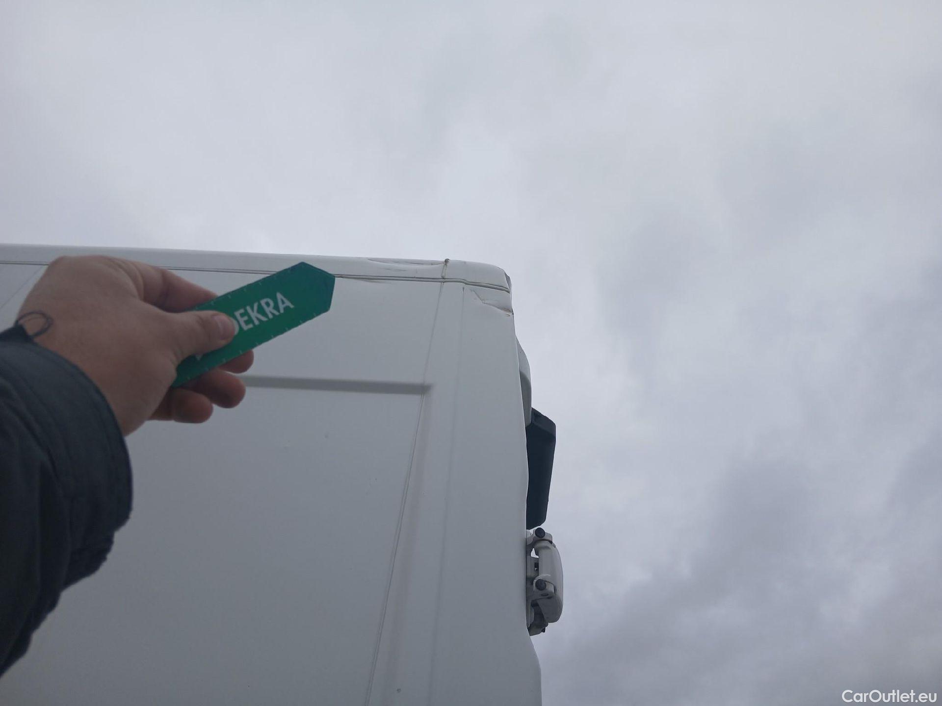  Iveco  Daily IVECO  / 2019 / 4P / furgón 2.3 TD 35S 16 V 3520L/H2 12 M3 #35