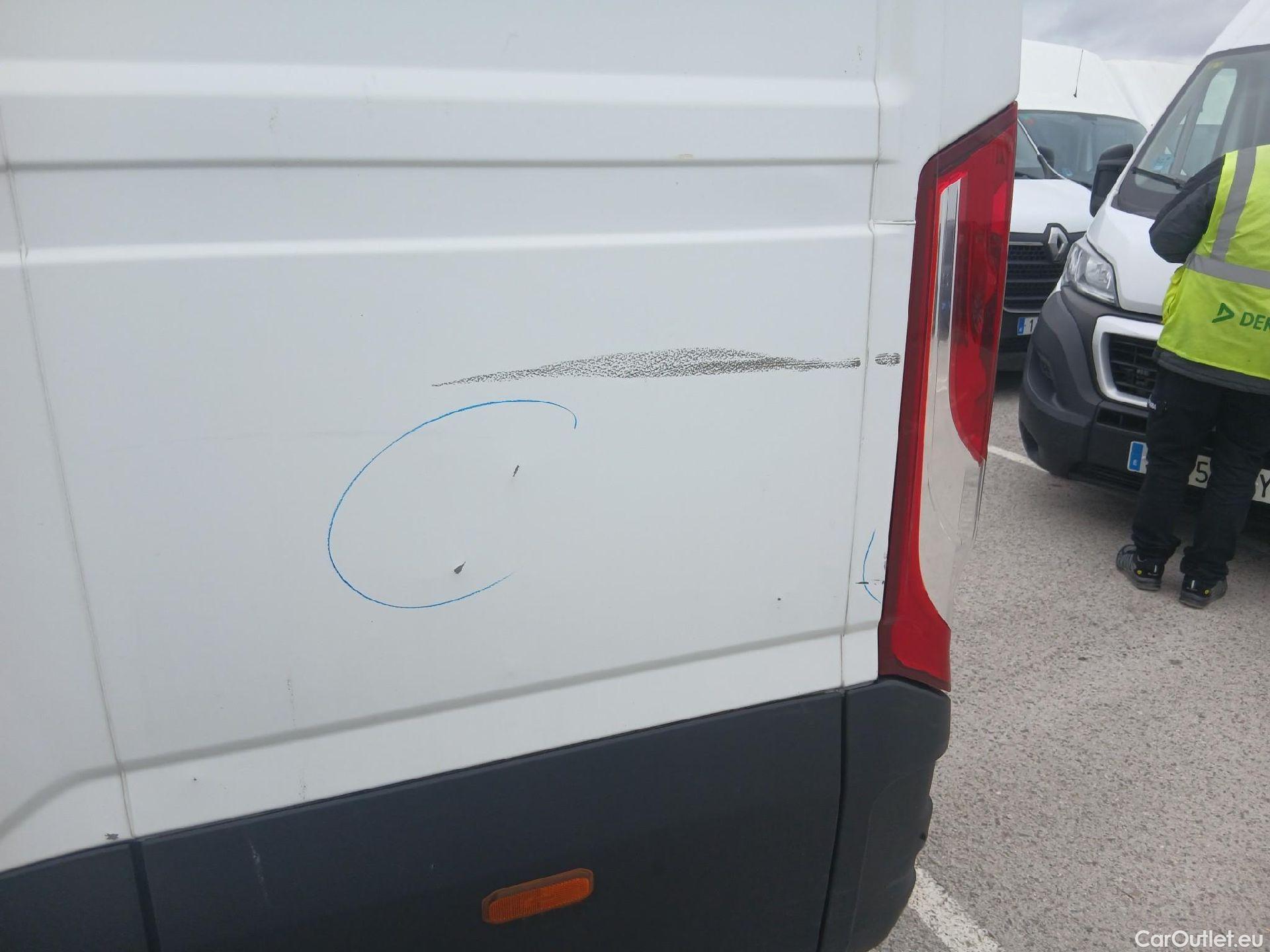  Iveco  Daily IVECO  / 2019 / 4P / furgón 2.3 TD 35S 16 V 3520L/H2 12 M3 #33