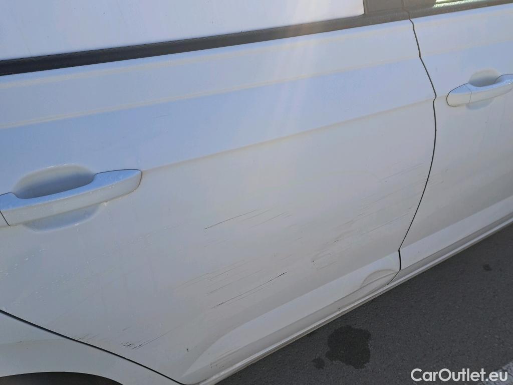  Volkswagen  Polo VOLKSWAGEN  / 2017 / 5P / berlina con portón Edition 1.0 59kW (80CV) (VEHICULO COMERCIAL) #5