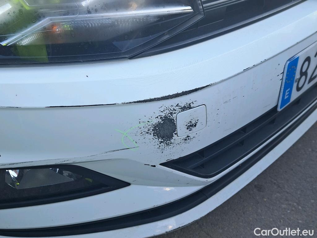  Volkswagen  Polo VOLKSWAGEN  / 2017 / 5P / berlina con portón Edition 1.0 59kW (80CV) (VEHICULO COMERCIAL) #29