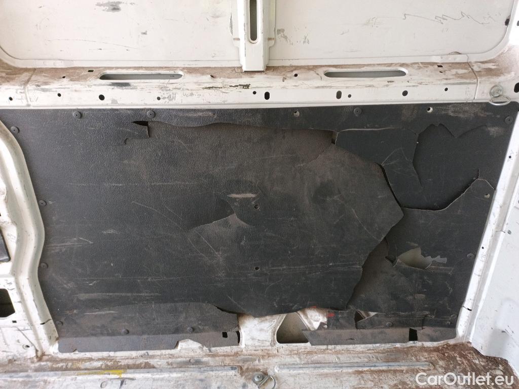  Peugeot  Boxer PEUGEOT  / 2014 / 4P / furgón 335 L2 H2 BHDI 103kW (140CV) S&S 6 V. M (CX) #17