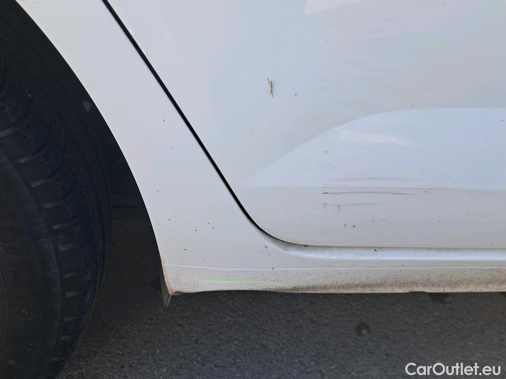  Volkswagen  Polo VOLKSWAGEN  / 2017 / 5P / berlina con portón Edition 1.0 59kW (80CV) (VEHICULO COMERCIAL) #13