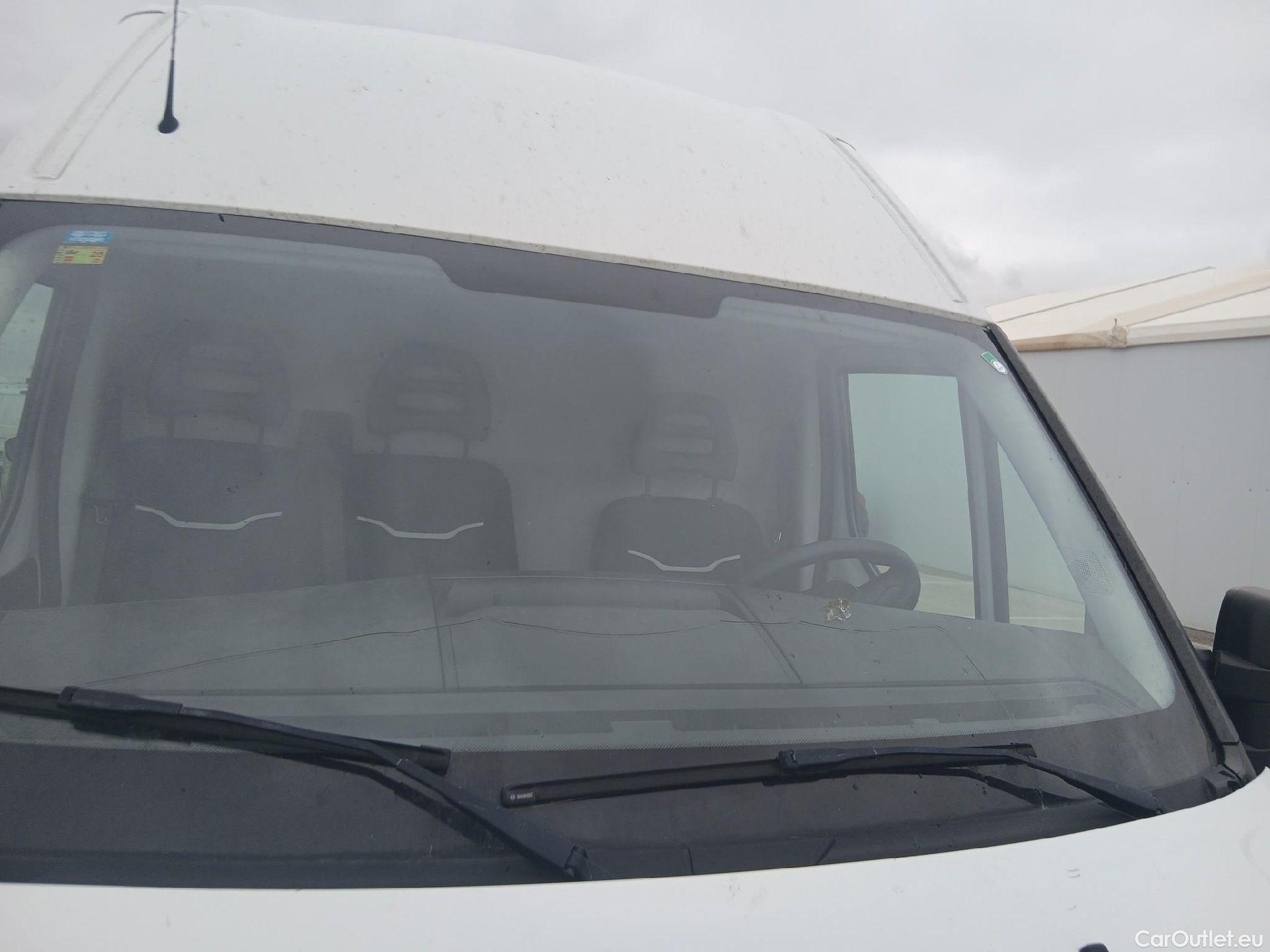  Iveco  Daily IVECO  / 2019 / 4P / furgón 2.3 TD 35S 16 V 3520L/H2 12 M3 #23