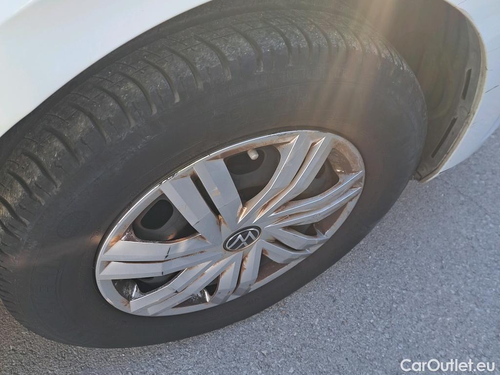  Volkswagen  Polo VOLKSWAGEN  / 2017 / 5P / berlina con portón Edition 1.0 59kW (80CV) (VEHICULO COMERCIAL) #50