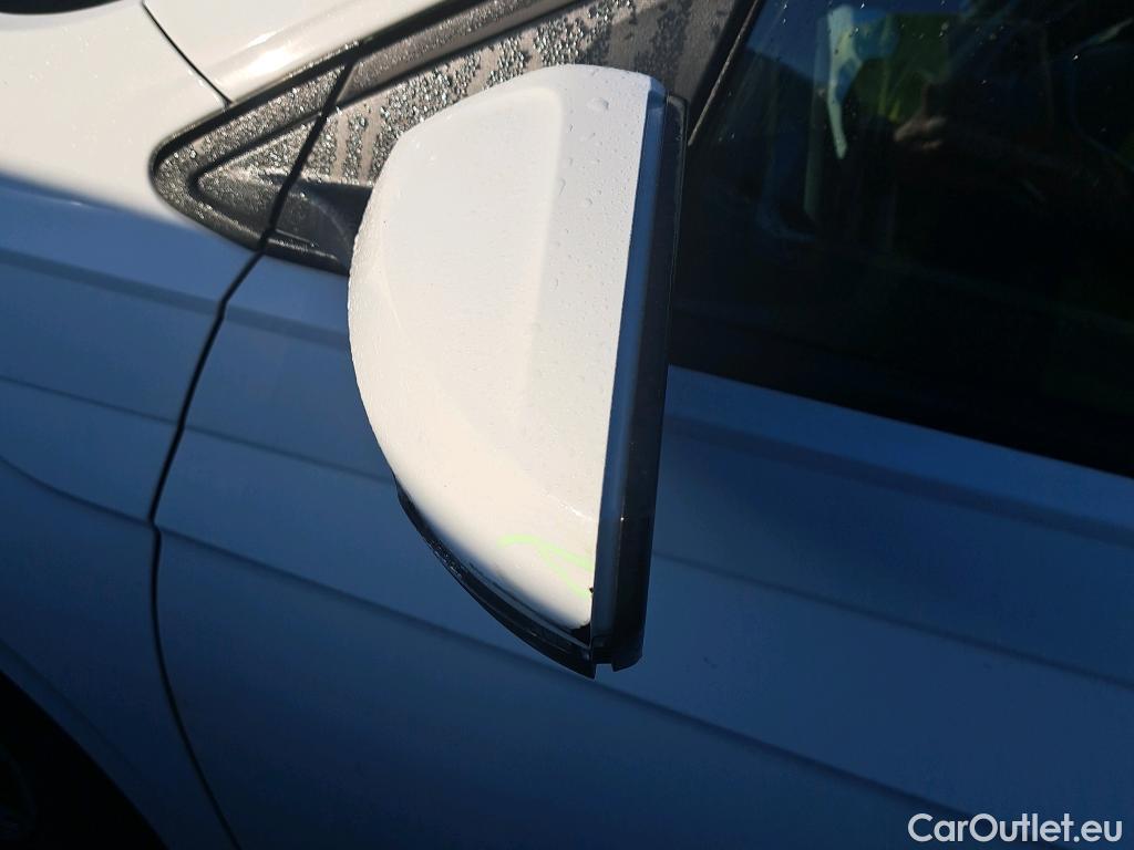  Volkswagen  Polo VOLKSWAGEN  / 2017 / 5P / berlina con portón Edition 1.0 59kW (80CV) (VEHICULO COMERCIAL) #52