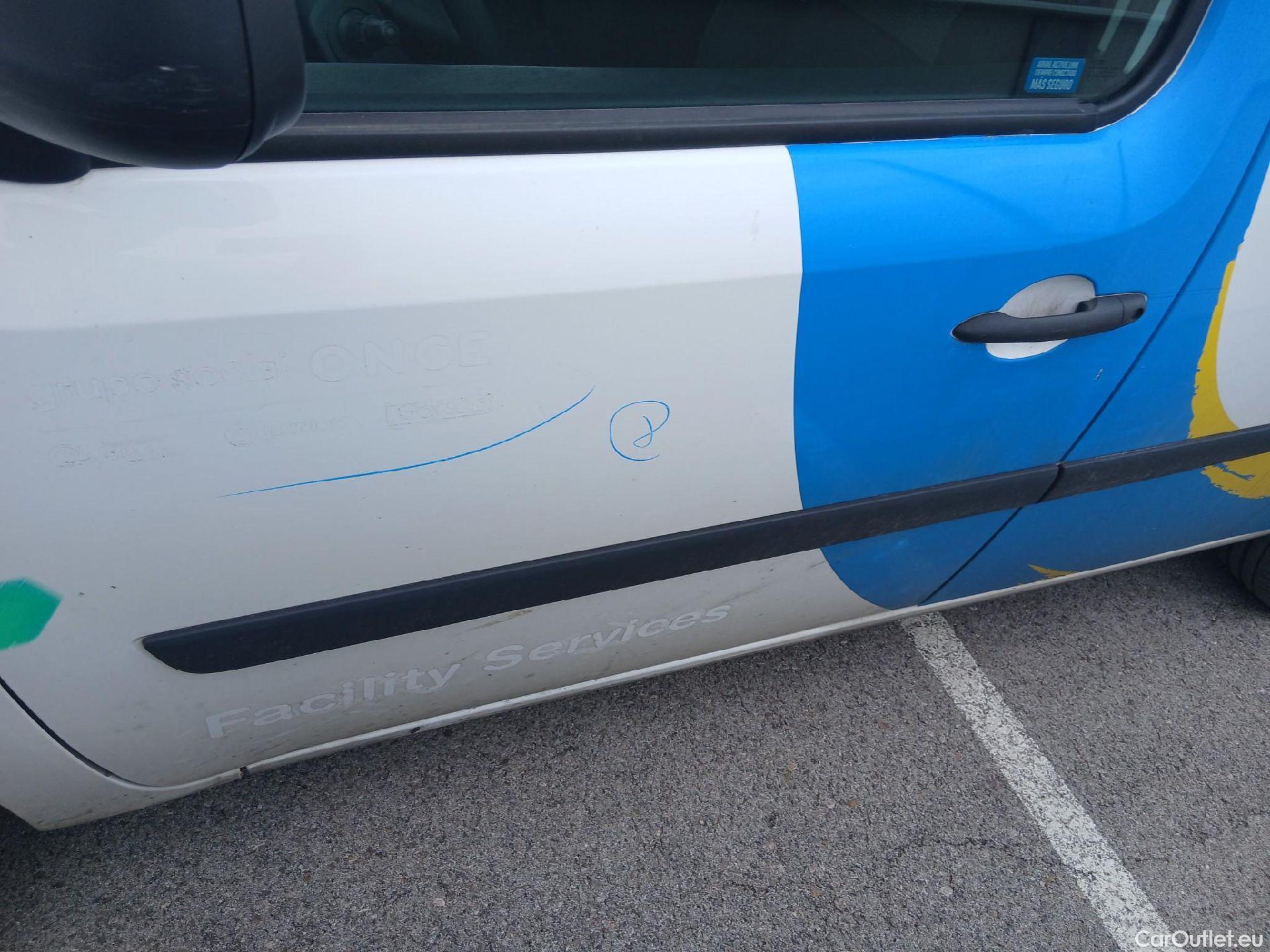  Renault  Kangoo RENAULT  Furgón/2013/3P/furgón derivado de turismo Profesional Blue dCi 59 kW (80CV) #18