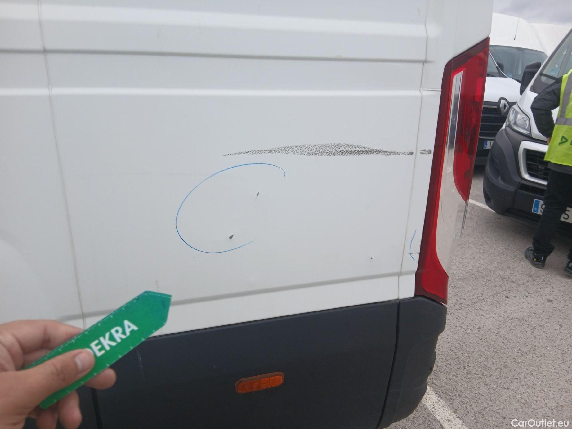  Iveco  Daily IVECO  / 2019 / 4P / furgón 2.3 TD 35S 16 V 3520L/H2 12 M3 #32