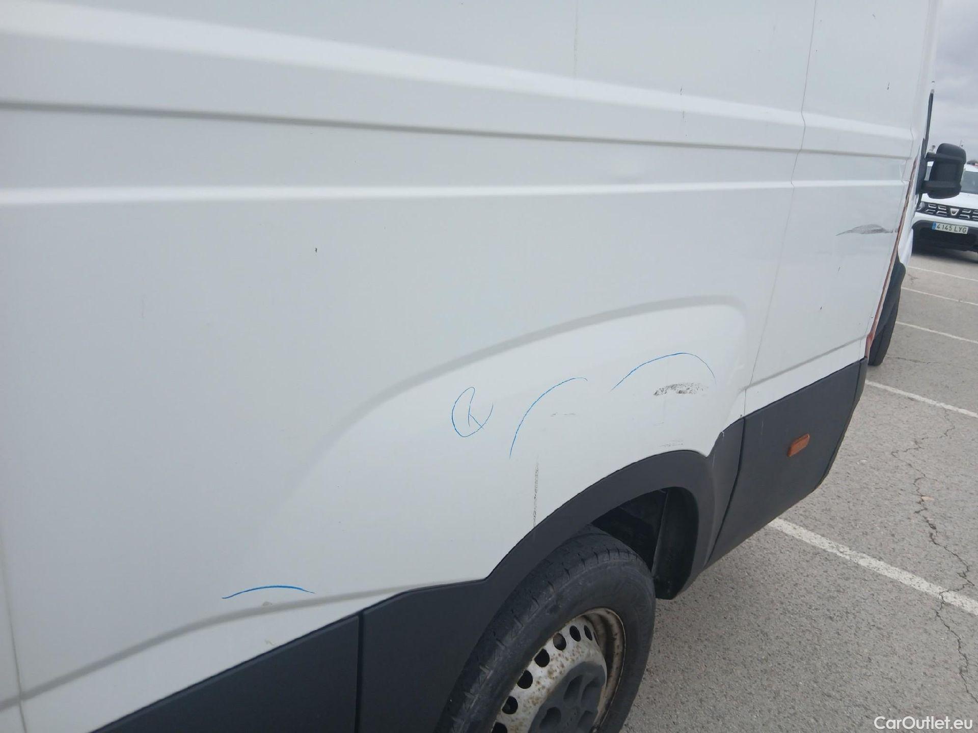  Iveco  Daily IVECO  / 2019 / 4P / furgón 2.3 TD 35S 16 V 3520L/H2 12 M3 #31