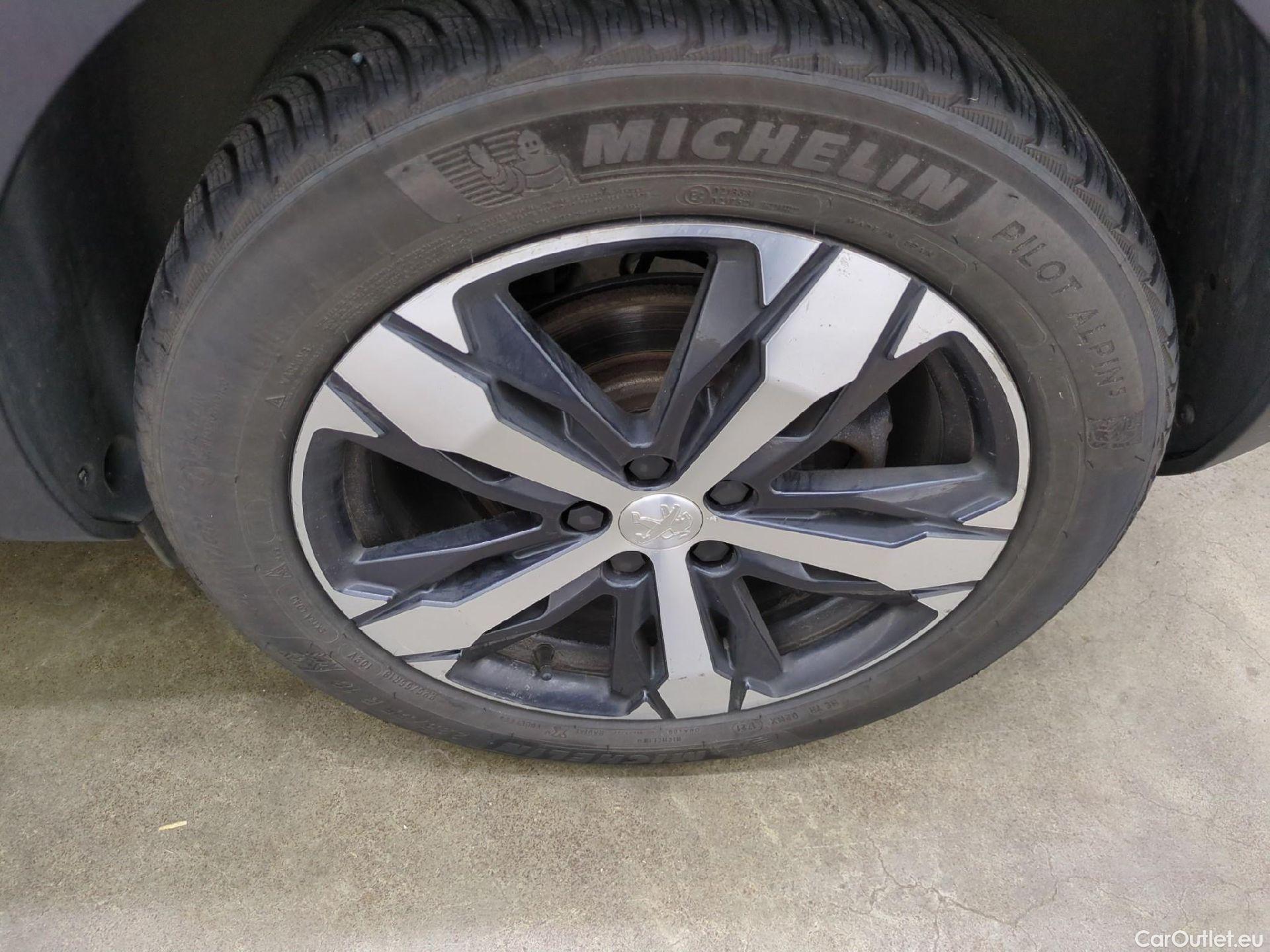  Peugeot  3008 PEUGEOT  / 2020 / 5P / SUV PureTech 180 S&S EAT8 GT Pack #24