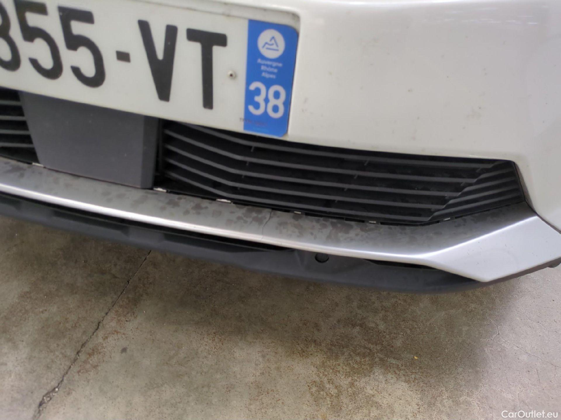  Peugeot  3008 PEUGEOT  / 2020 / 5P / SUV PureTech 180 S&S EAT8 GT Pack #31