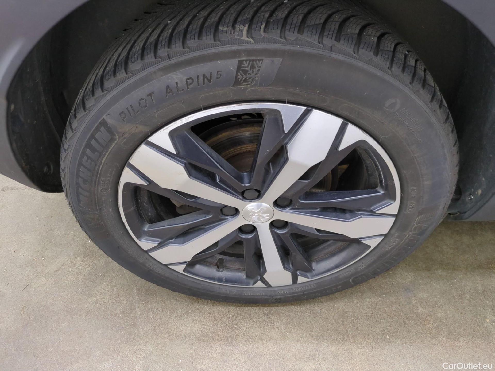  Peugeot  3008 PEUGEOT  / 2020 / 5P / SUV PureTech 180 S&S EAT8 GT Pack #25