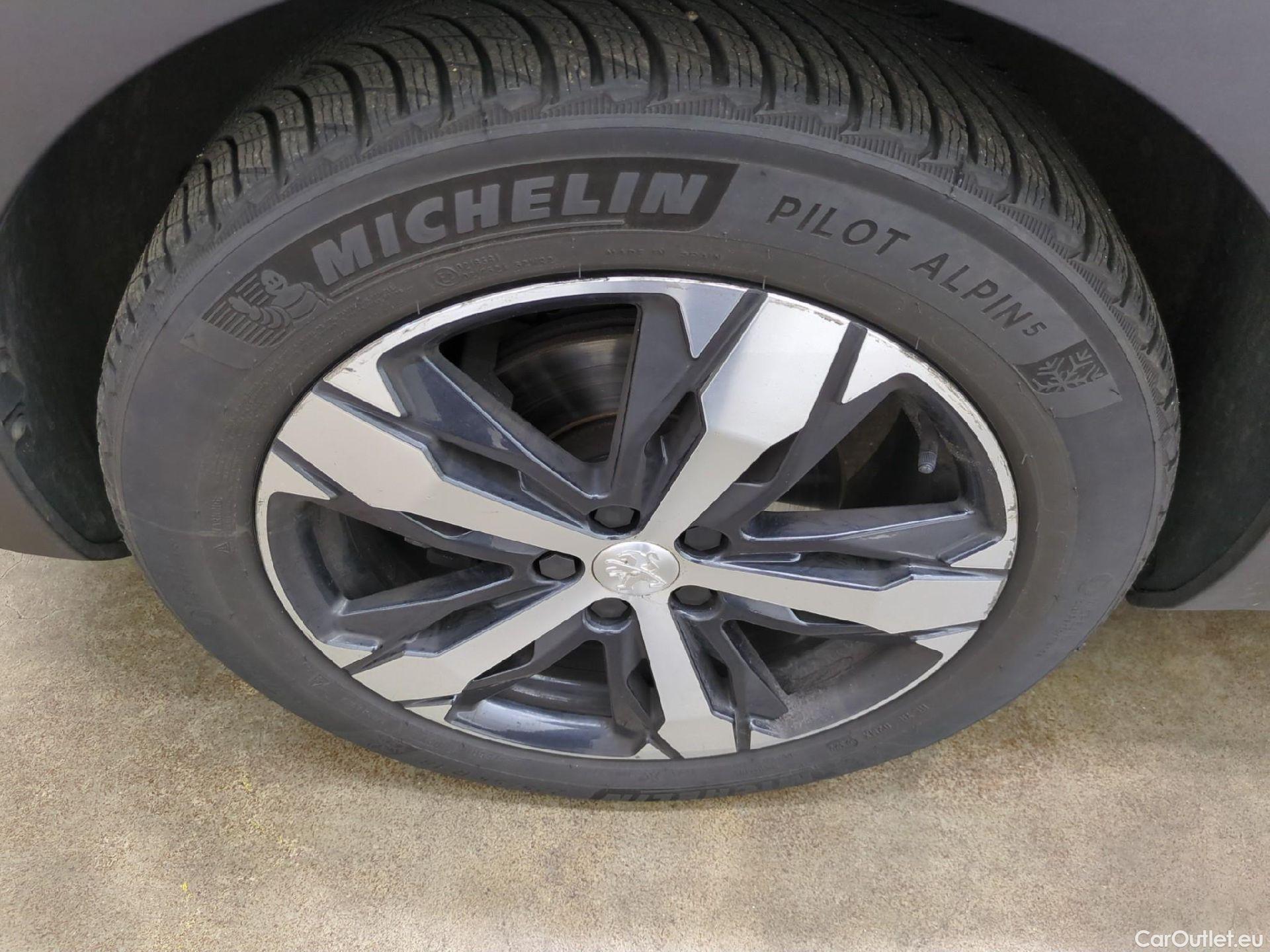  Peugeot  3008 PEUGEOT  / 2020 / 5P / SUV PureTech 180 S&S EAT8 GT Pack #23