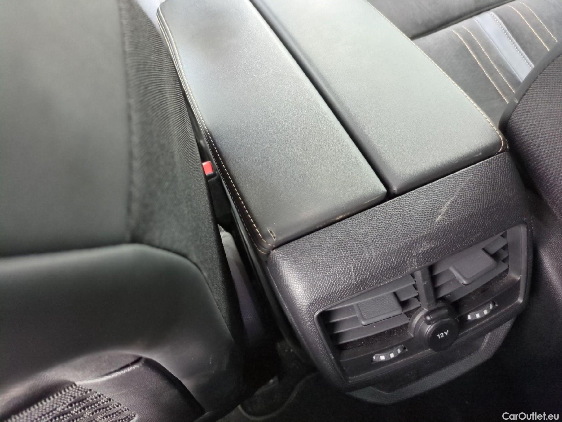  Peugeot  3008 PEUGEOT  / 2020 / 5P / SUV PureTech 180 S&S EAT8 GT Pack #16