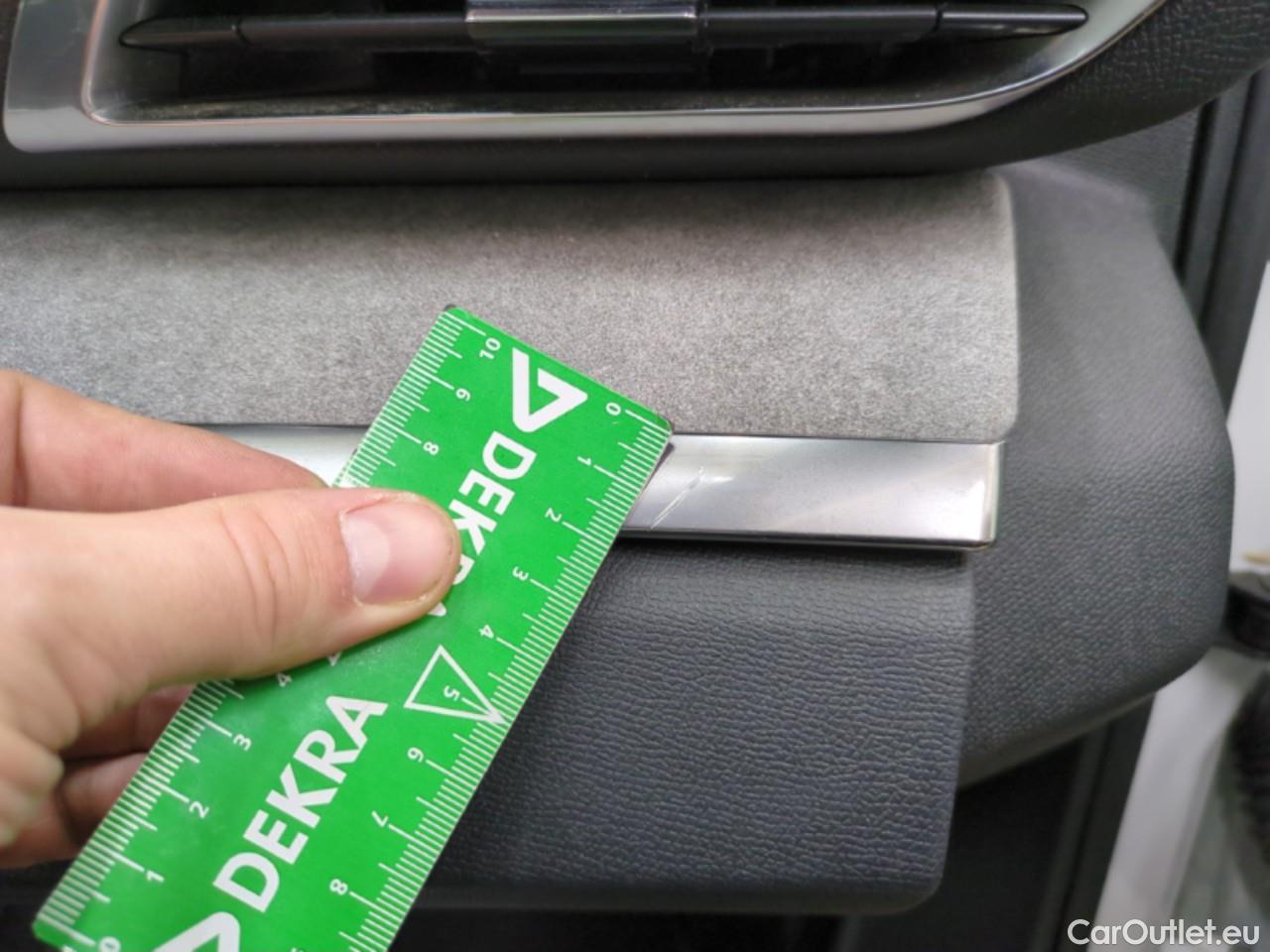  Peugeot  3008 PEUGEOT  / 2020 / 5P / SUV PureTech 180 S&S EAT8 GT Pack #3