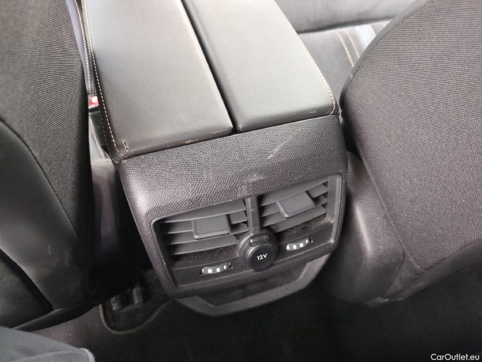  Peugeot  3008 PEUGEOT  / 2020 / 5P / SUV PureTech 180 S&S EAT8 GT Pack #18