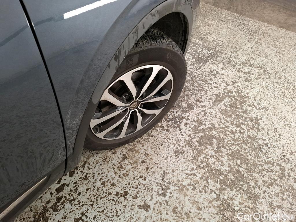  Renault  Kadjar RENAULT  / 2018 / 5P / Crossover Evolution TCe 140 EDC #36