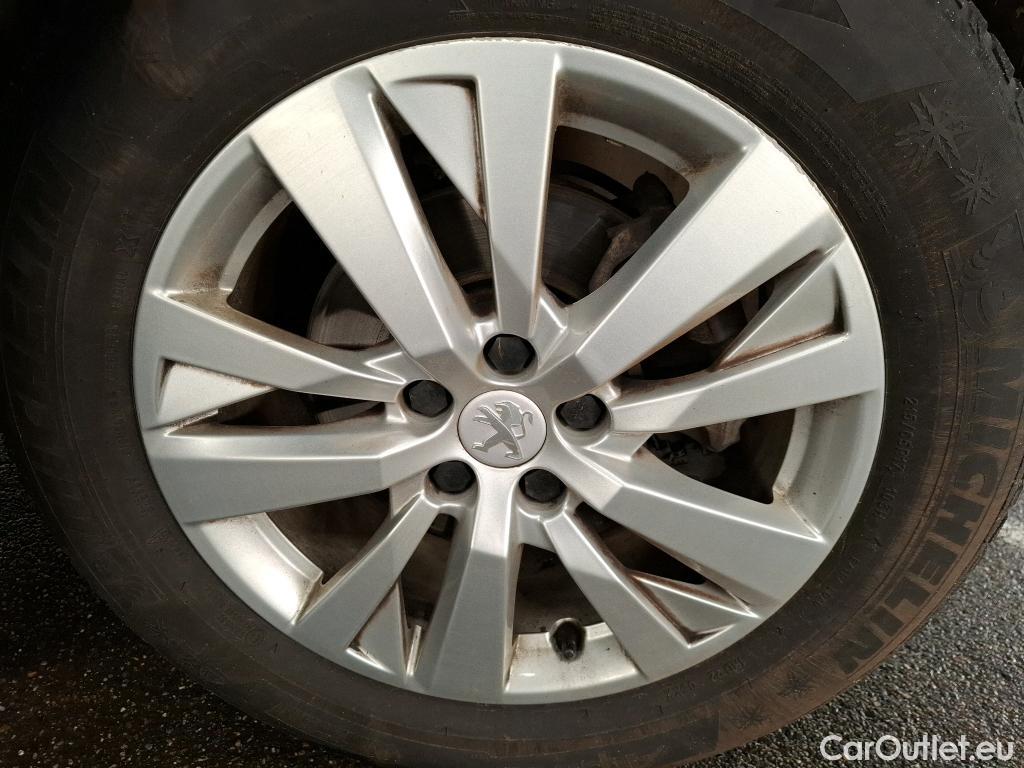  Peugeot  5008  Active Pack 1.5 HDi 130CV BVA8 7 Sieges E6d #8