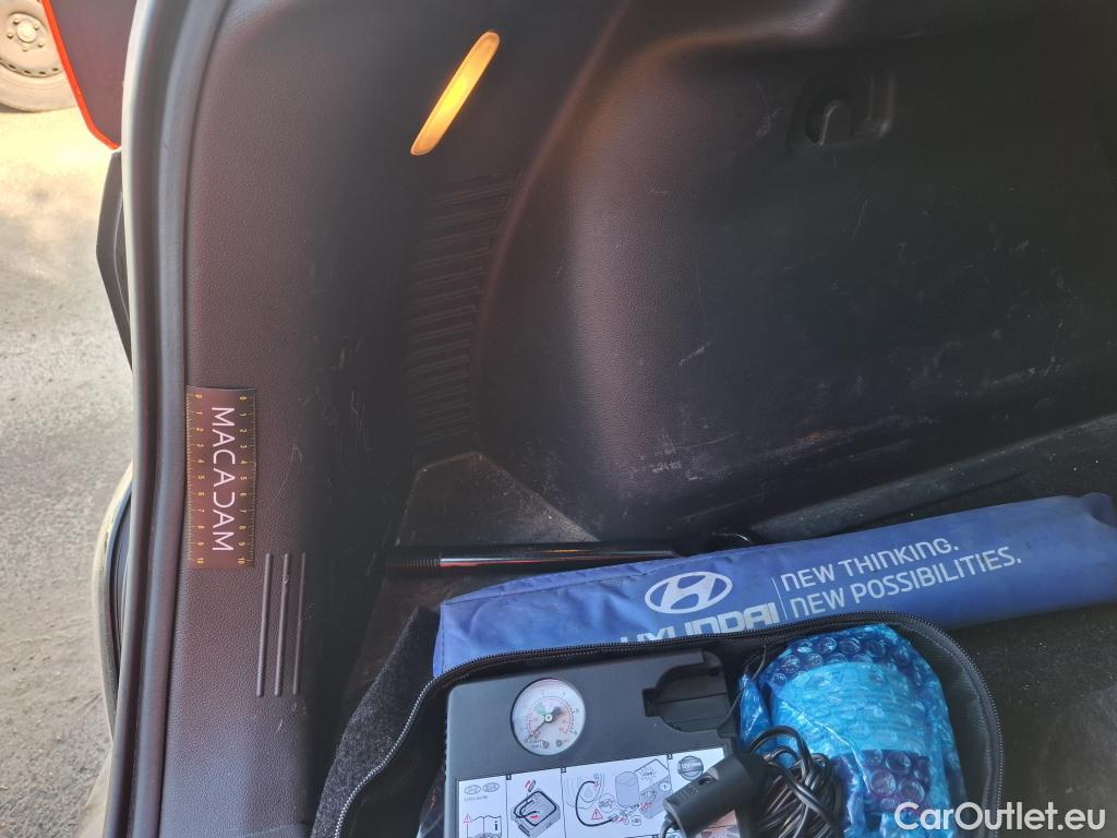  Hyundai  Konna HYUNDAI Kona 2020 5P SUV 1.6 CRDI 136 HYBRID 48V INTUITIVE DCT7 / TRANSFO VP VF #17