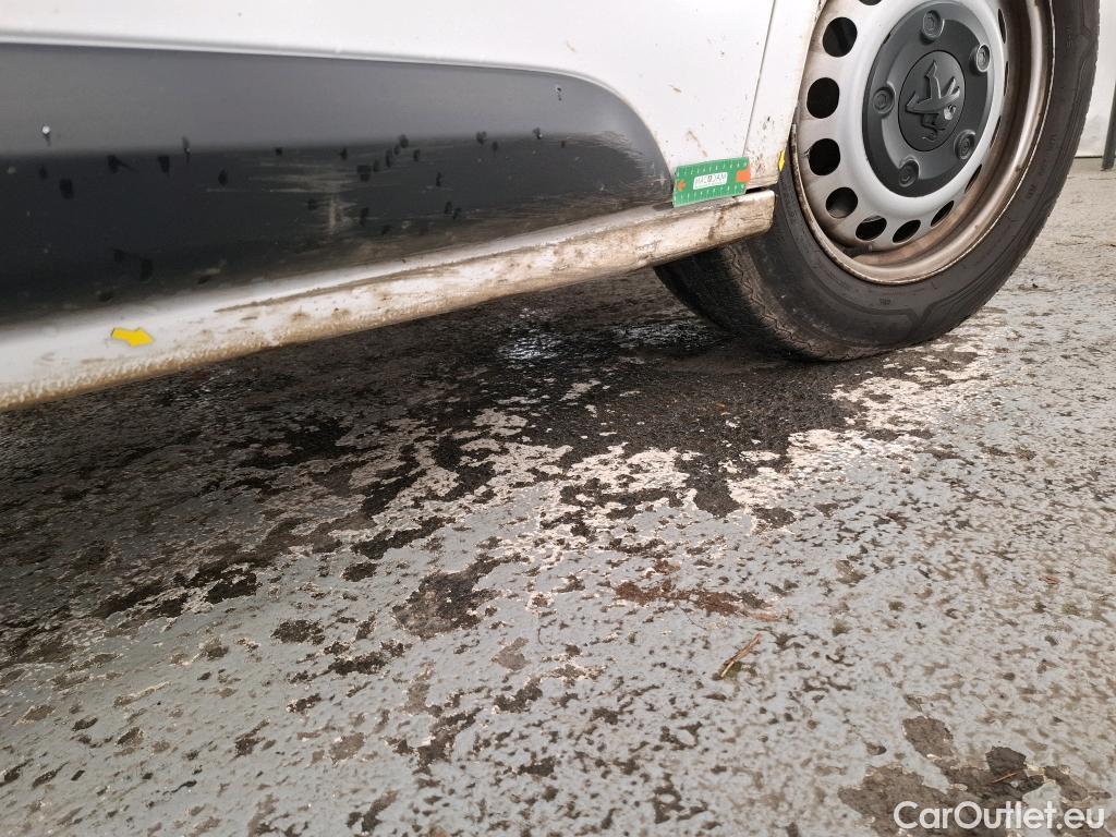  Peugeot  Expert PEUGEOT  VU 4p Fourgon BLUEHDI 95 STANDARD PREMIUM PACK #51