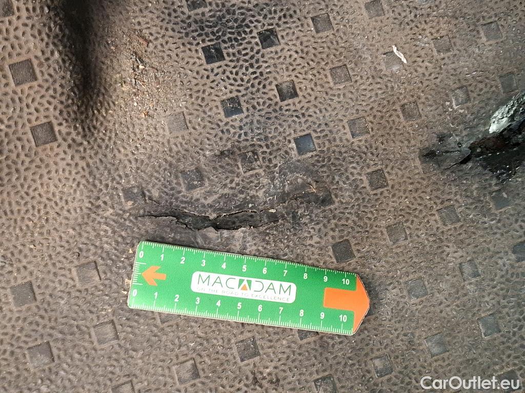  Volkswagen  Transporter VOLKSWAGEN  2019 4P Fourgon tôlé 20 TDi 110 L1H1 Business #4