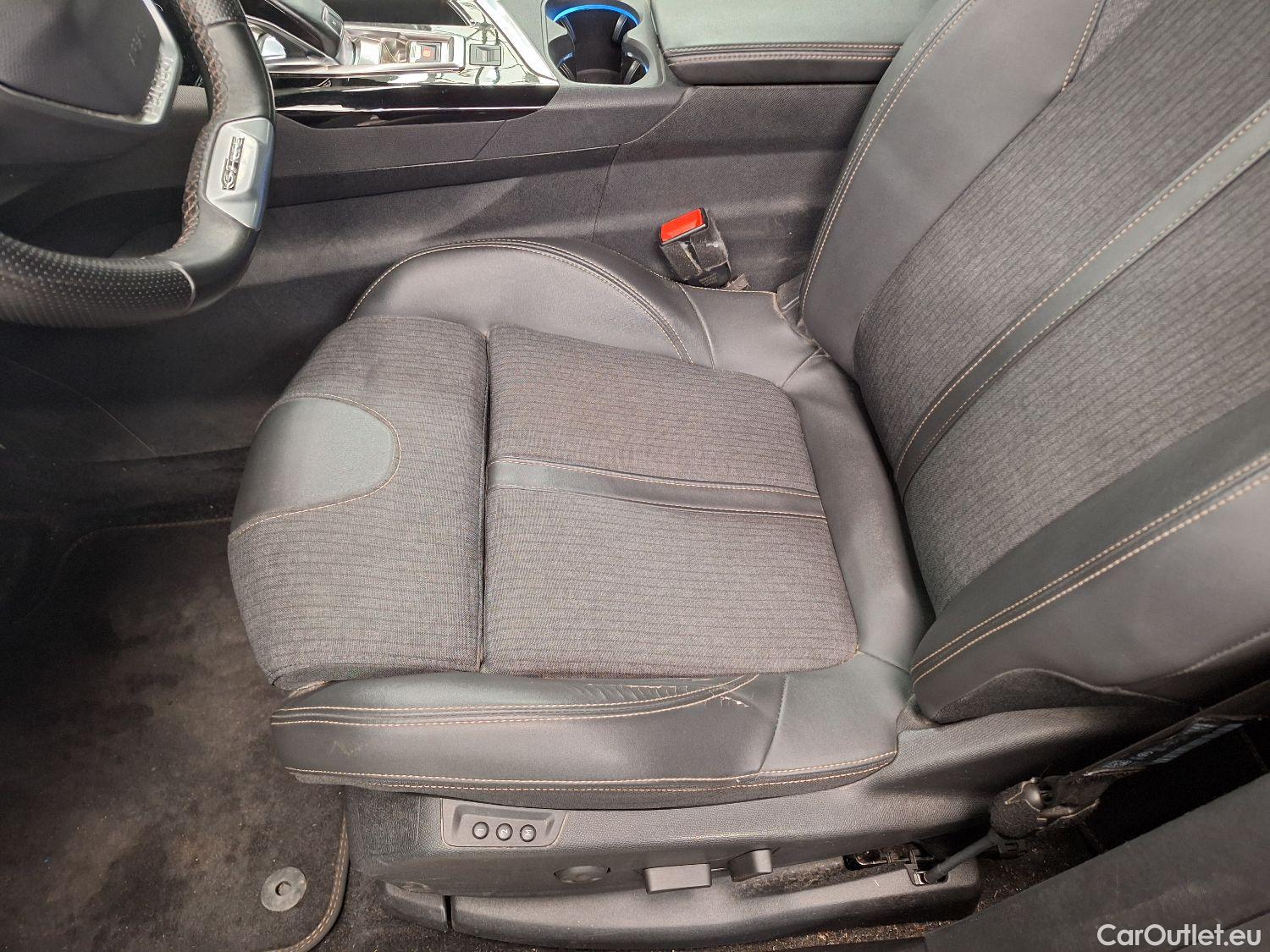  Peugeot  3008 Peugeot,  '16, Peugeot  1.5 BlueHDi 96kW S&S EAT8 GT Line 5d #50