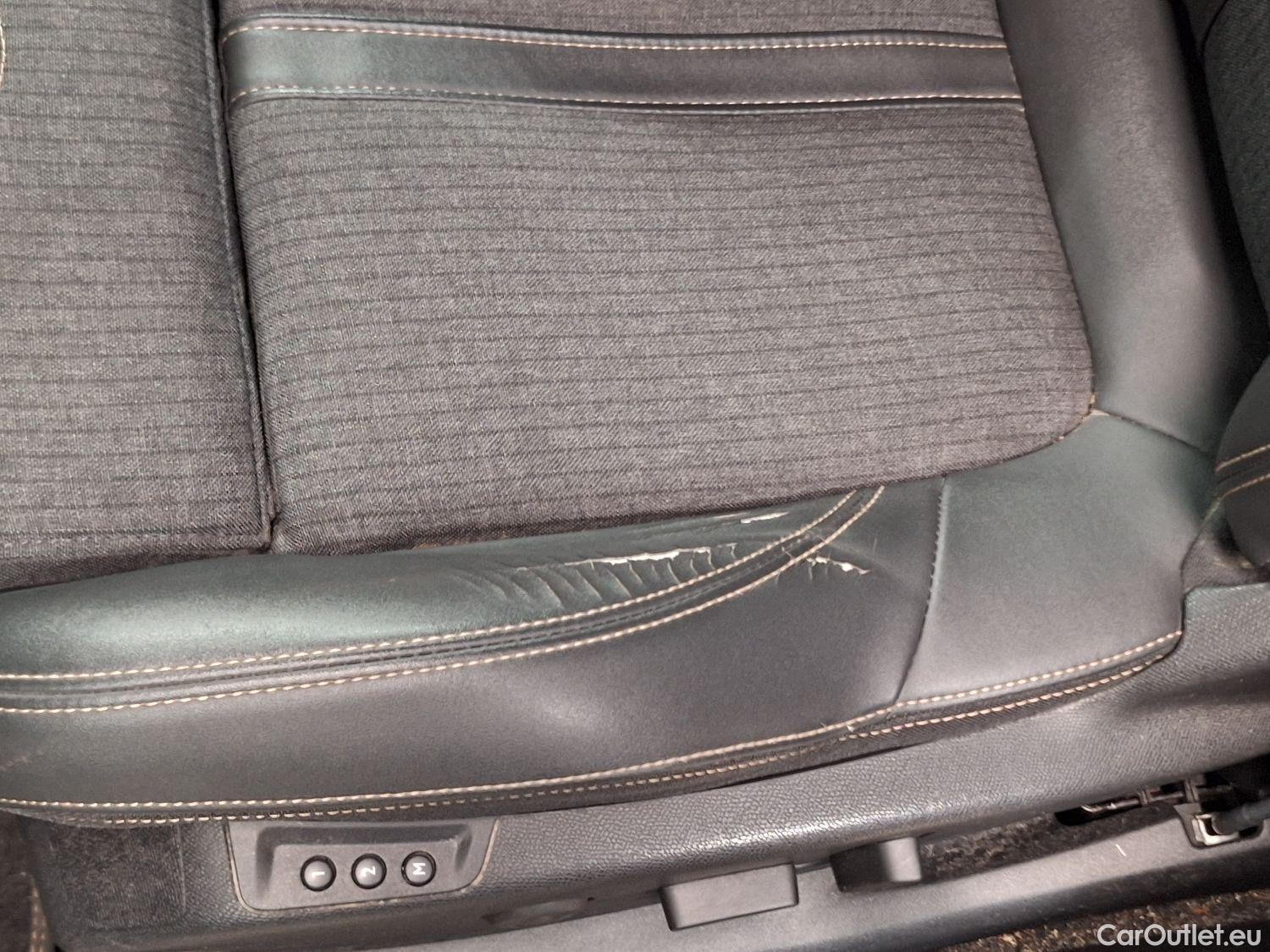  Peugeot  3008 Peugeot,  '16, Peugeot  1.5 BlueHDi 96kW S&S EAT8 GT Line 5d #54