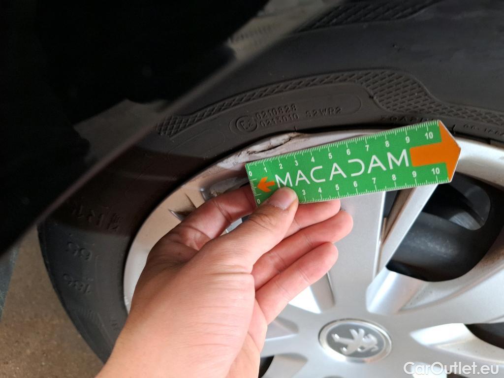  Peugeot  208  Affaire Premium Pack 1.2 80CV BVM5 E6dT #36