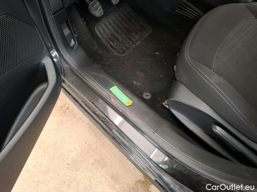  Peugeot  208  Affaire Premium Pack 1.2 80CV BVM5 E6dT #23