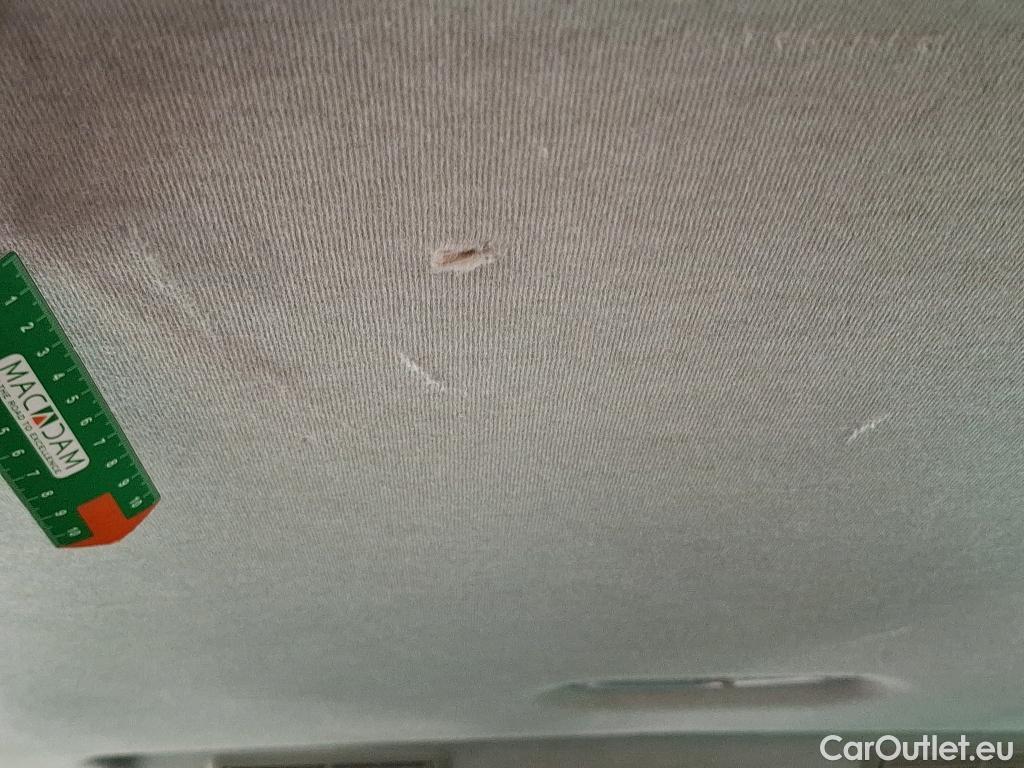  Renault  Trafic  III Combi L1H1 2 8t (8/9 Sièges) Zen 1.6 dCi 120CV BVM6 9 Sieges E5 #32