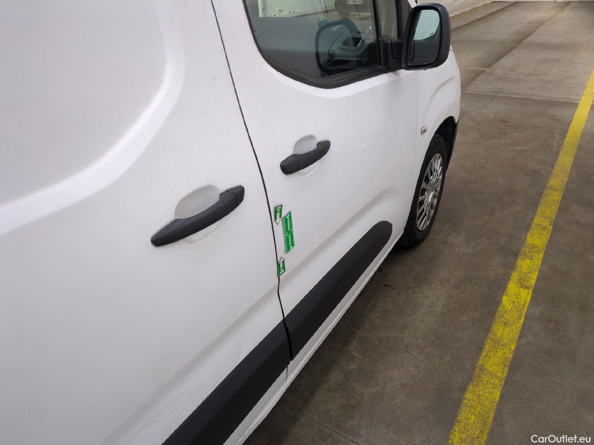  Toyota  Proace TOYOTA  City / 2019 / 4P / Fourgonnette 1.5 Medium 100 D-4D Business #24