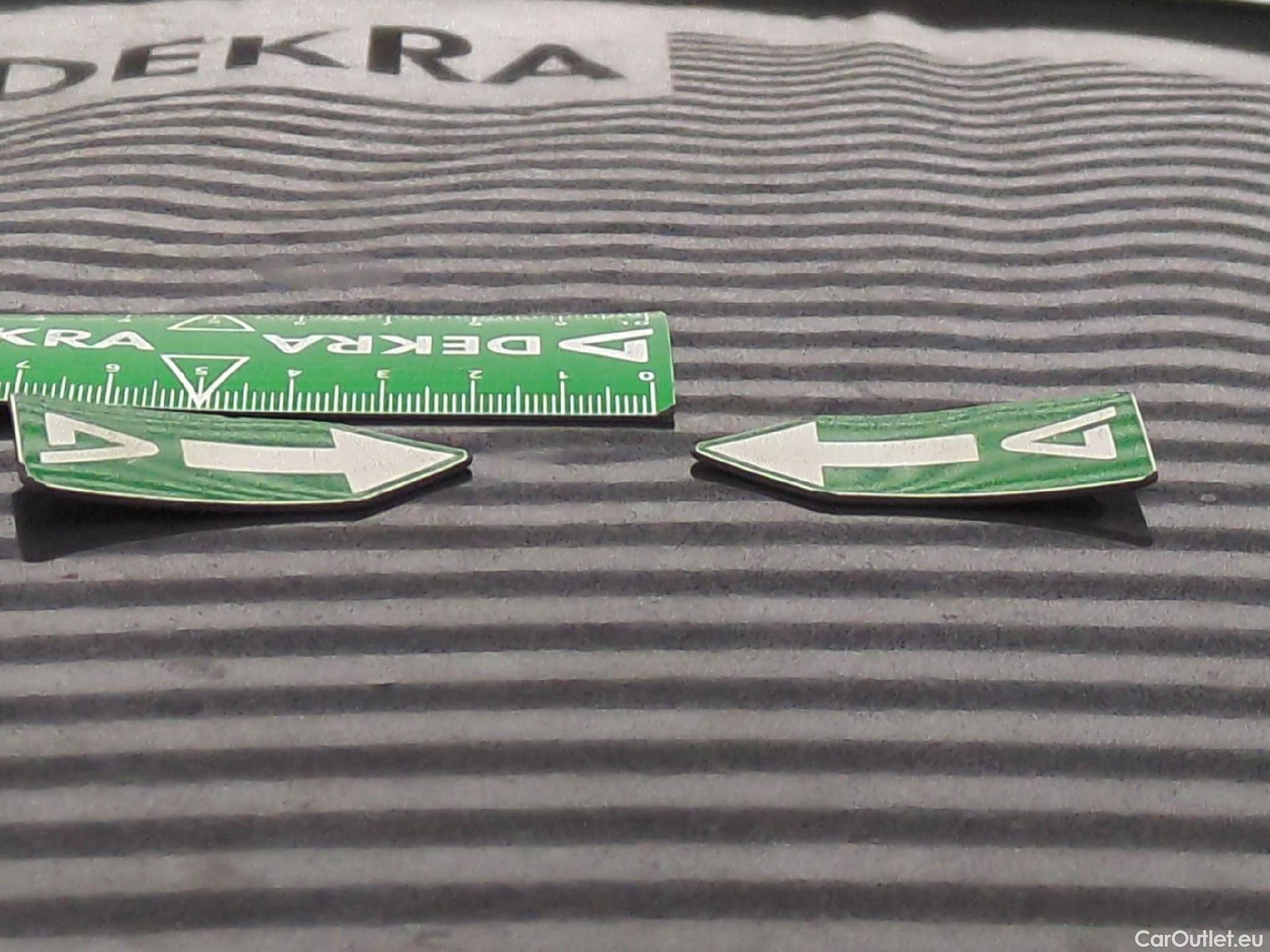  Toyota  Yaris TOYOTA  Hybride 5p Berline 1.5 VVT-I HYBRID France Business / TRANSFO VP VF #4