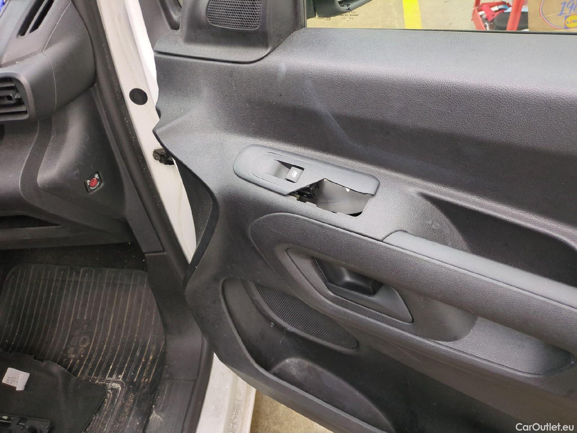  Toyota  Proace TOYOTA  City / 2019 / 4P / Fourgonnette 1.5 Medium 100 D-4D Business #6