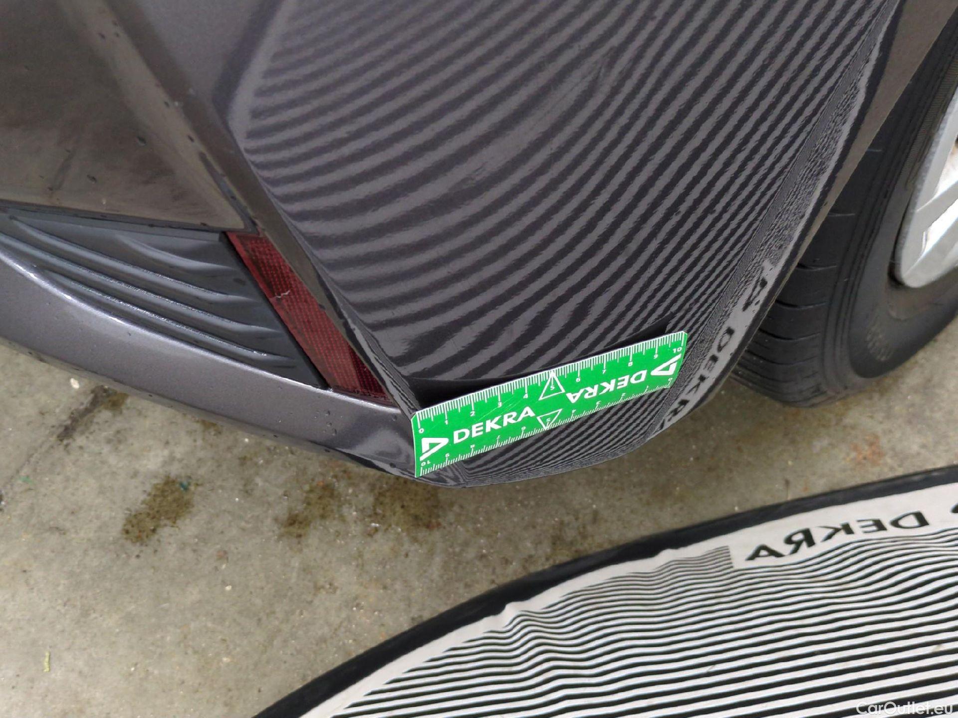  Toyota  Yaris TOYOTA  Hybride 5p Berline 1.5 VVT-I HYBRID France Business / TRANSFO VP VF #7