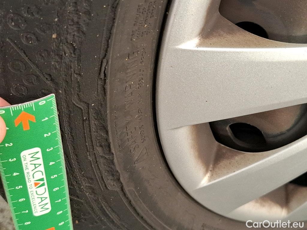  Renault  Trafic  III Combi L1H1 2 8t (8/9 Sièges) Zen 1.6 dCi 120CV BVM6 9 Sieges E5 #23