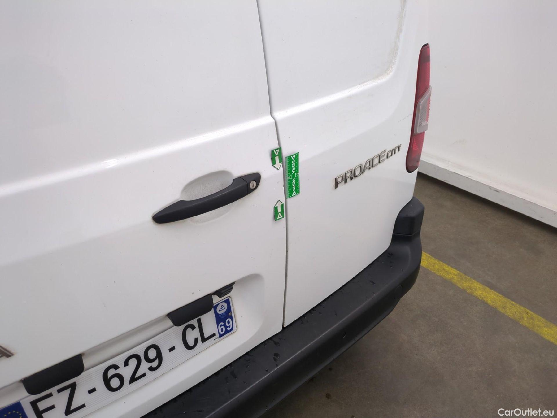  Toyota  Proace TOYOTA  City / 2019 / 4P / Fourgonnette 1.5 Medium 100 D-4D Business #40