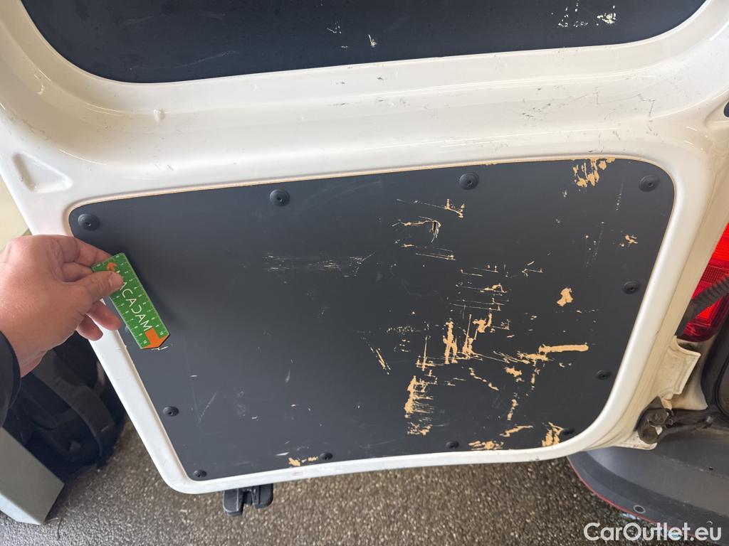  Volkswagen  Caddy VOLKSWAGEN  Van / 2015 / 4P / Fourgonnette 2.0 TDI 75 Business Line #9