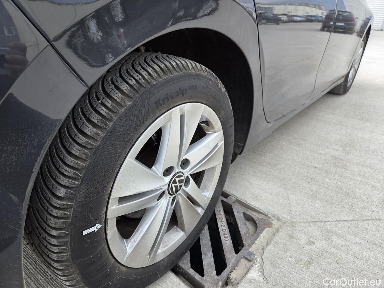  Volkswagen  Golf  Life 1.0 TSI #21