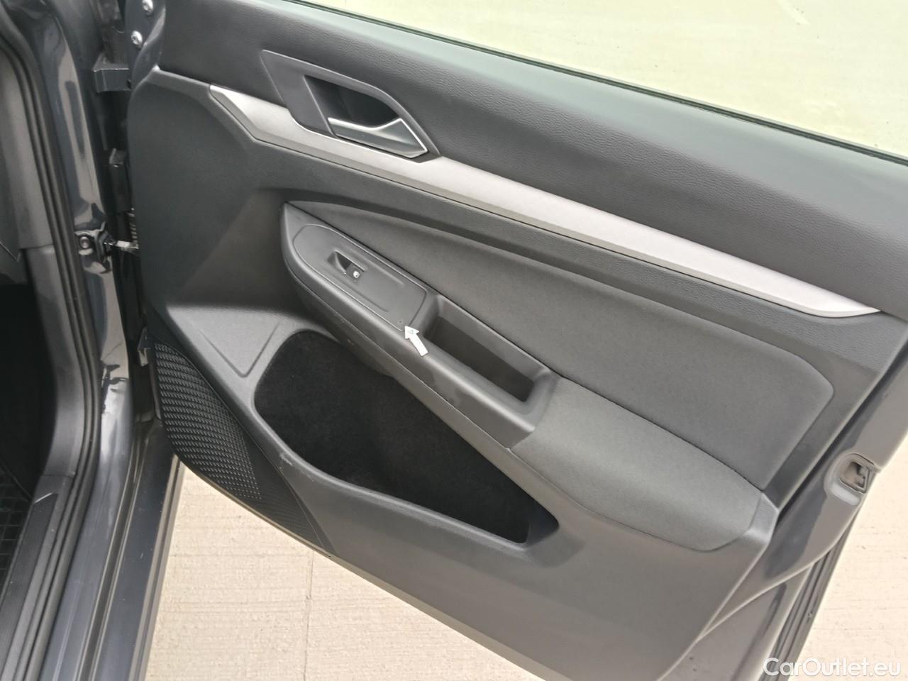  Volkswagen  Golf  Life 1.0 TSI #16