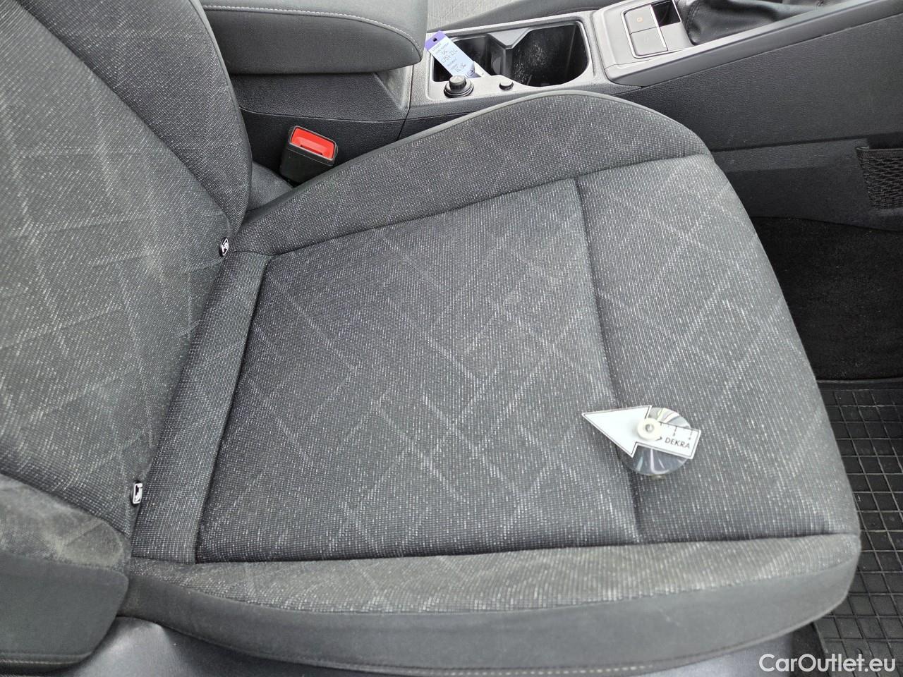  Volkswagen  Golf  Life 1.0 TSI #45