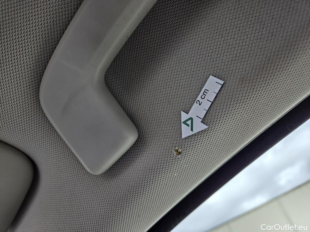  Volkswagen  Golf  Life 1.0 TSI #42