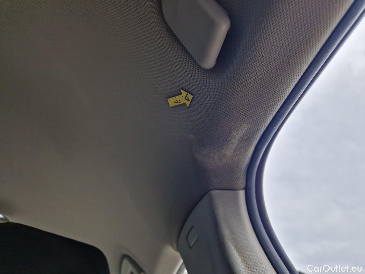  Volkswagen  Golf  Life 1.0 TSI #40