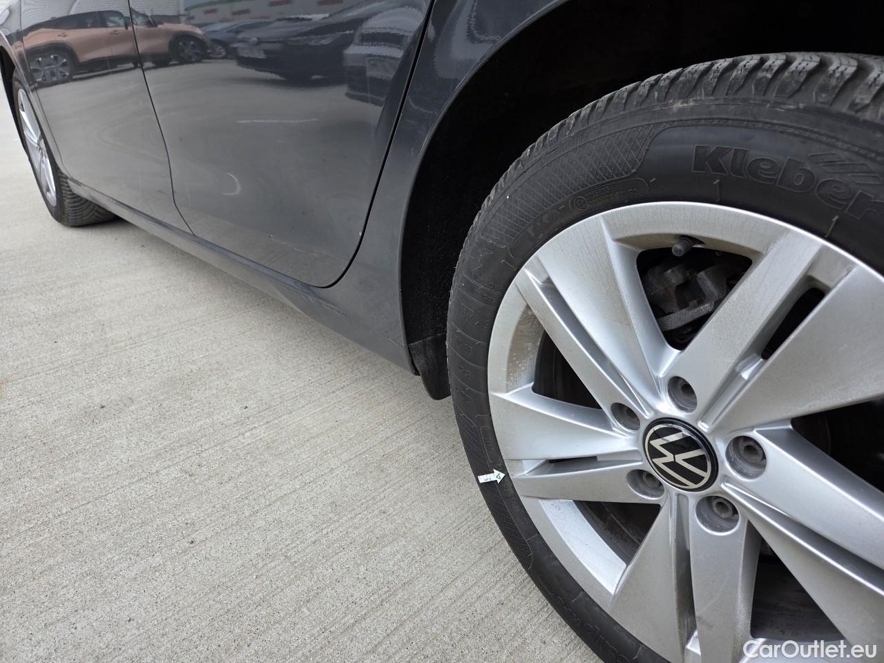  Volkswagen  Golf  Life 1.0 TSI #28